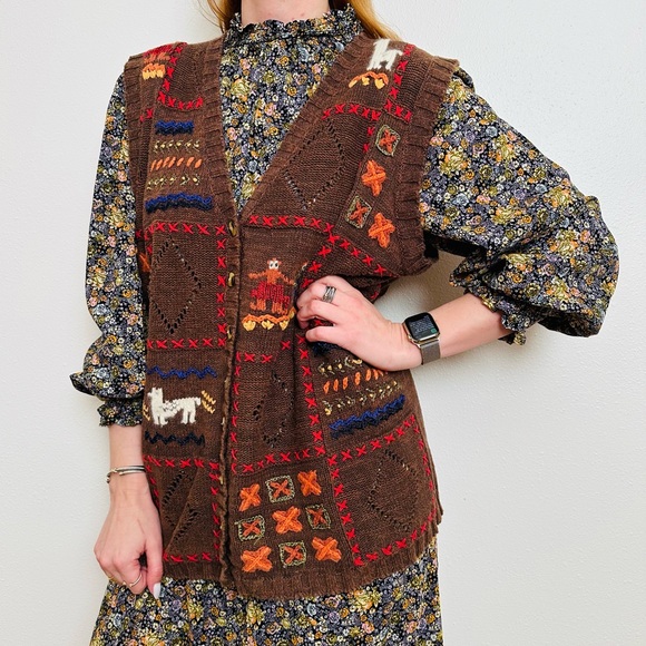 White Stag Jackets & Blazers - Vintage White Stag Brown Knit Animal Patterns Vest